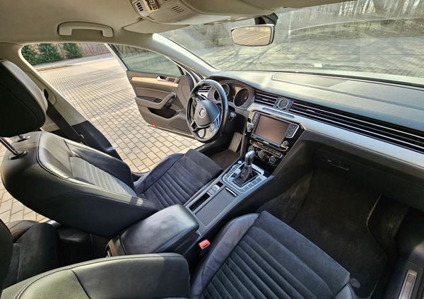 Volkswagen Passat cena 52000 przebieg: 249000, rok produkcji 2015 z Kalisz małe 121